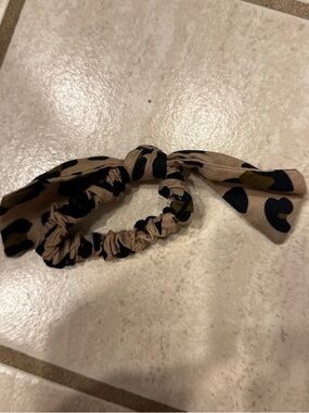Leopard Print Bow Scrunchie Hair Tie in Brown
